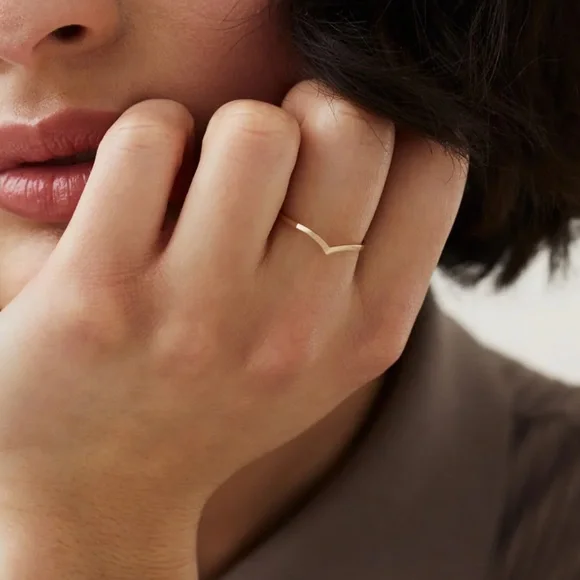 Mejuri Solo Diamond Ring (14k Yellow Gold) - Picture 5 of 8